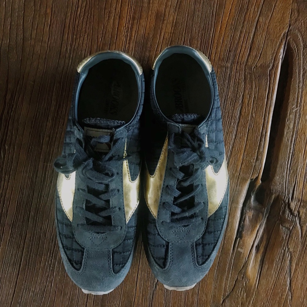 Navy Blue/Gold Brooks Vanguard Shoes